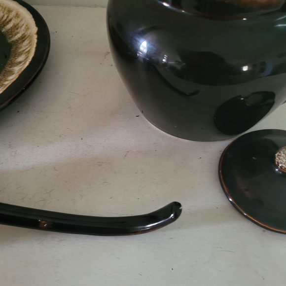 Vintage Pfaltzgraff serving crock with matching serving plate in a gorgeous drip - Picture 13 of 16